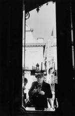 Minihan, John Minihan with Rolleiflex – Self Portrait in Buenos Aires in 2014.